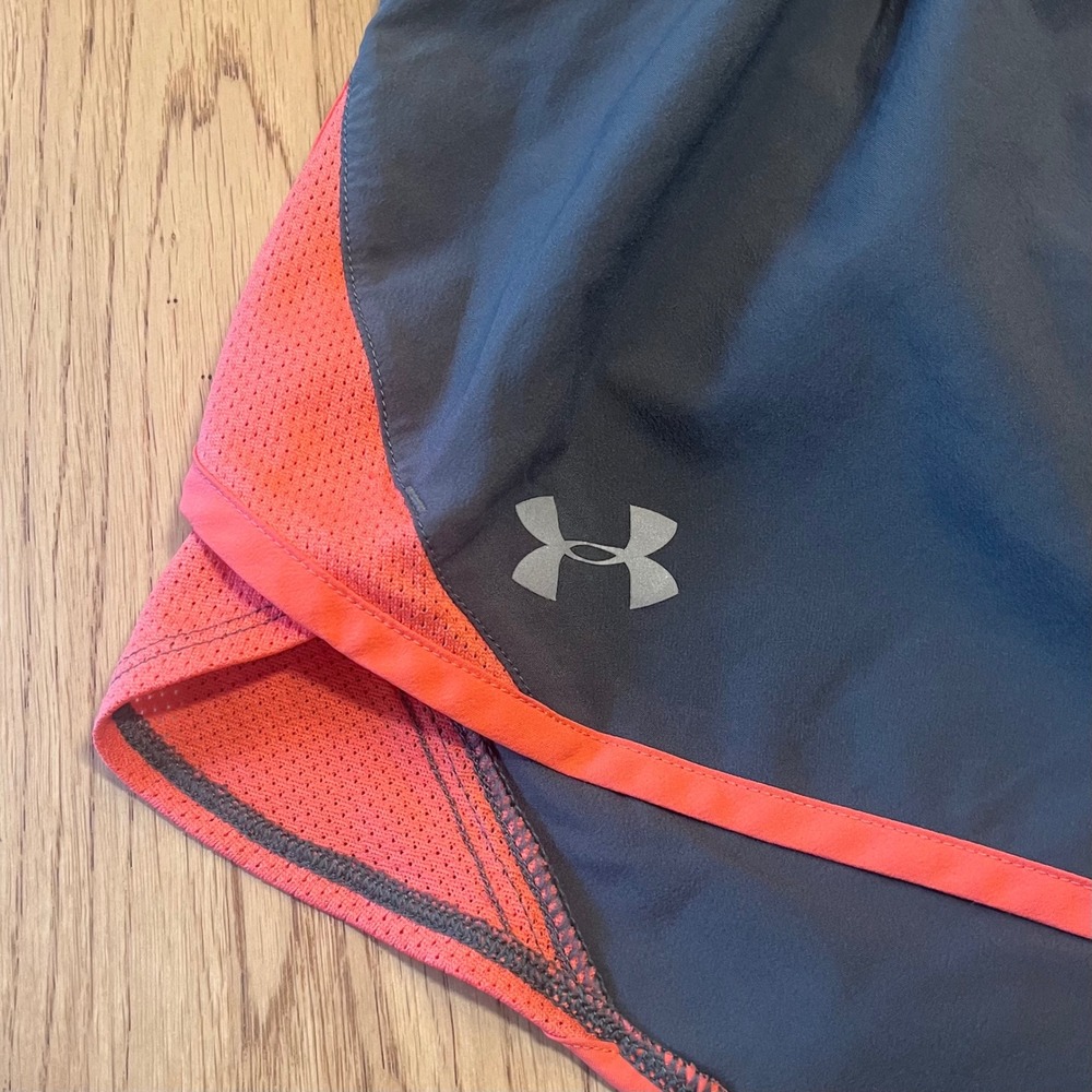 Under Armour Fly-By Running Shorts Womens XS Gray Pink Athletic Gym Core